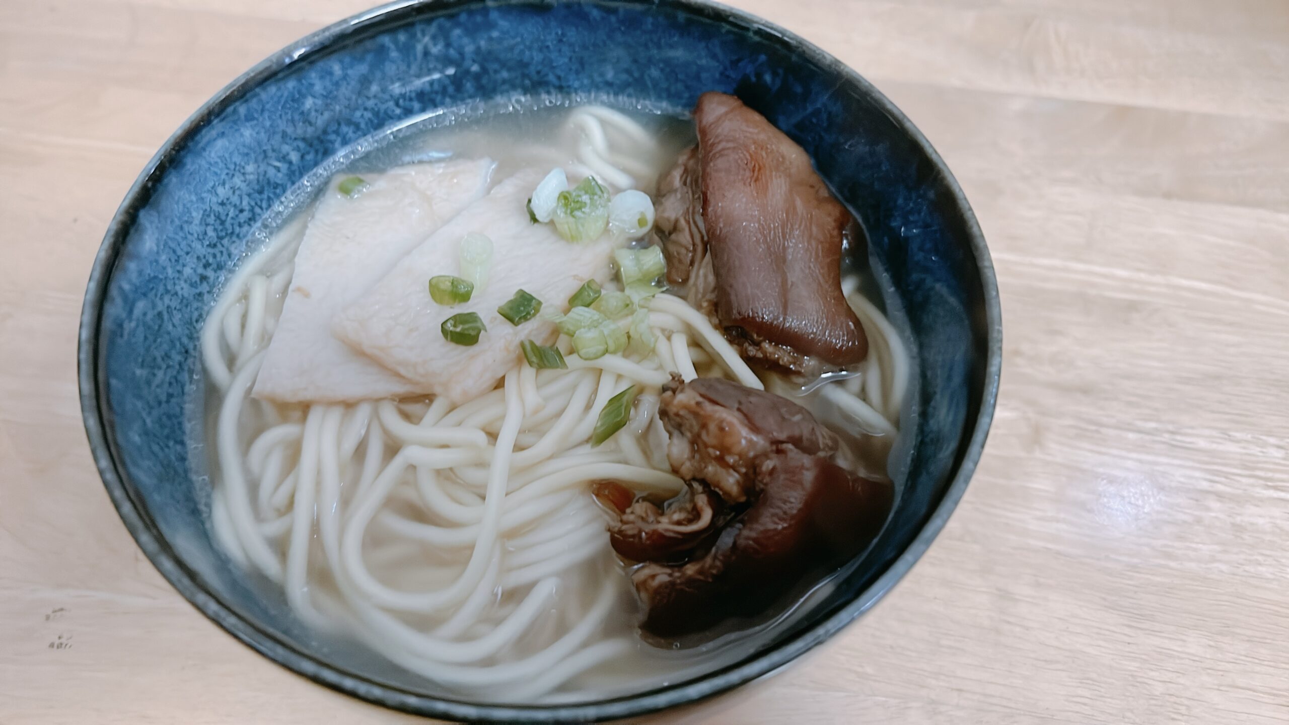 沖縄名物紹介 下地食品の八重山そば そばを作って48年の職人が作る八重山そばを自宅で3分で食べられる ラクトク 沖縄